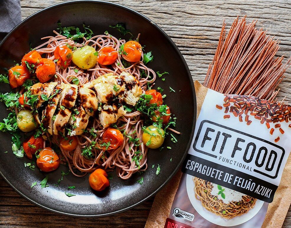 Macarrão de feijão azuki FITFOOD com frango ao molho balsâmico